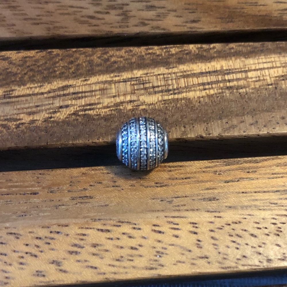 PANDORA Essence “Confidence” Charm